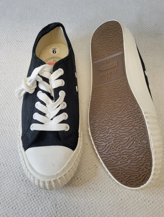 Bata Bullets Low Top Shoes Black with White Accents Men's Size 6 - Picture 3 of 8